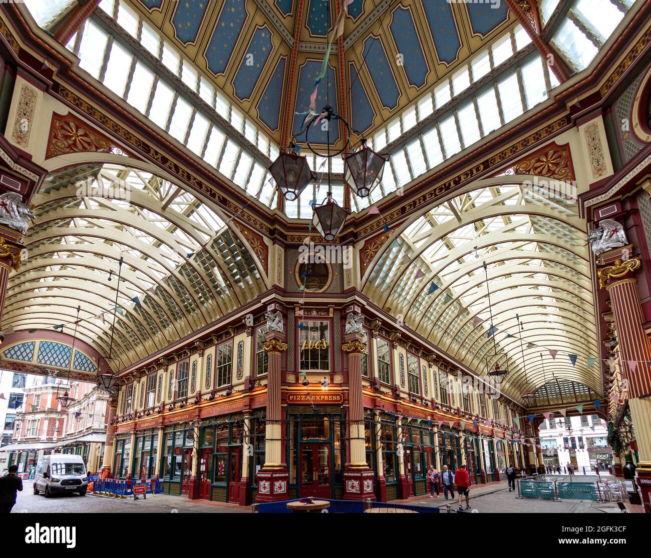 LONDON INTERIOR LEADENHALL MARKET HALLS AND ELABORATE CEILINGS Stock
