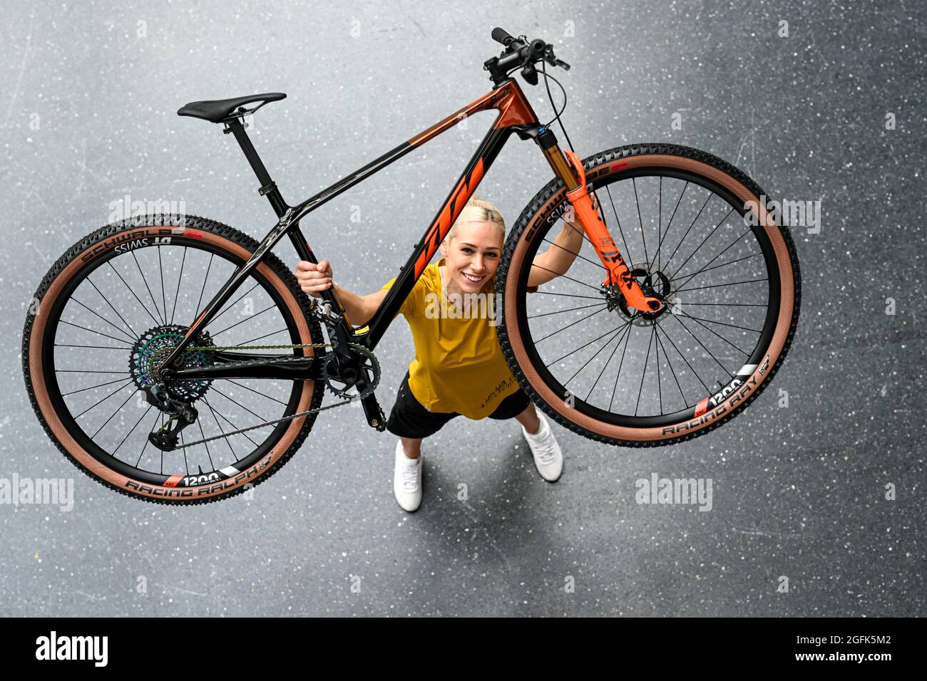 Friedrichshafen, Germany. 26th Aug, 2021. Model Milanka presents KTM's  Myroon Exonic mountain bike with ultra-light frame at a press conference a  few days before the start of the "Eurobike" trade fair. Credit: