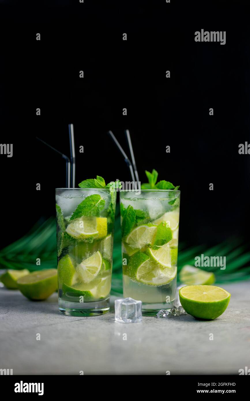 Straw alcoholic beverage drink hires stock photography and images Alamy