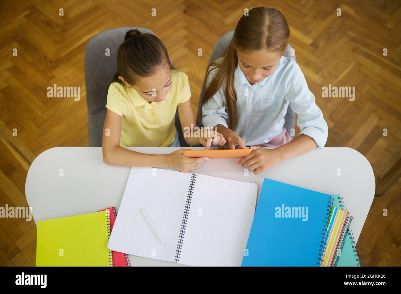 Child computer back view school hi-res stock photography and images - Alamy