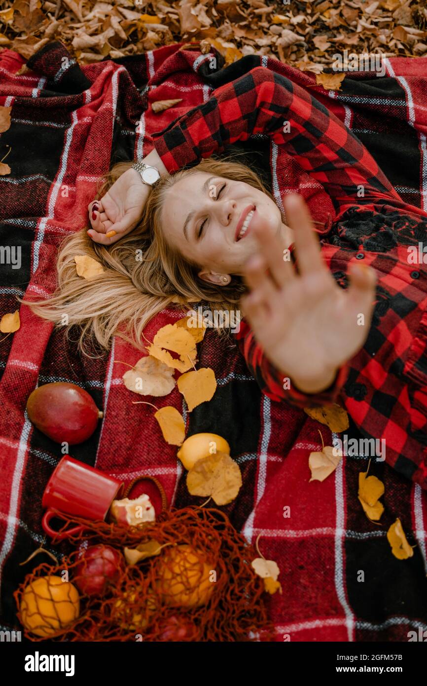 Fall picnic ideas, autumn day off, solo picnic, Self Date, Things to Do by Yourself. Alone young woman enjoying life in the autumn park Stock Photo