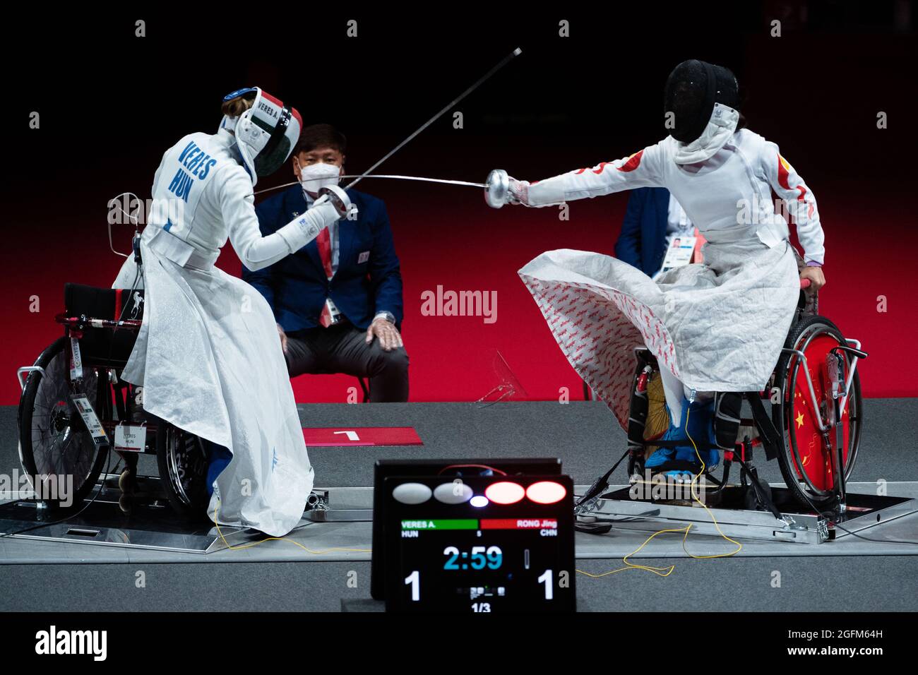 (210826) -- CHIBA, Aug. 26, 2021 (Xinhua) -- Rong Jing (R) of China competes against Amarilla Veres of Hungary during the wheelchair fencing women's epee individual Category A final at the Tokyo 2020 Paralympic Games in Chiba, Japan, Aug. 26, 2021. (Xinhua/Cheong Kam Ka) Stock Photo