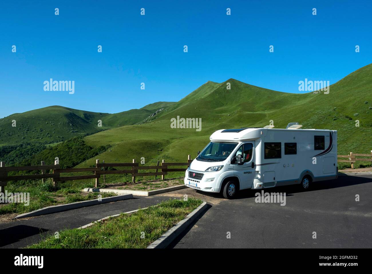 Motorhome at the foot of the Monts Dore in the Auvergne Volcanoes Natural Park, Puy de Dome department, Auvergne-Rhone-Alpes, France Stock Photo