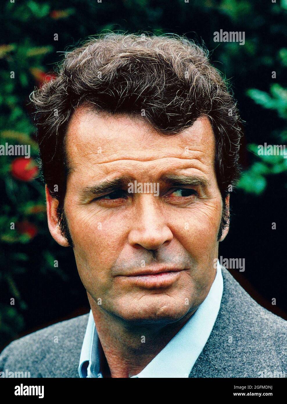 JAMES GARNER in THE ROCKFORD FILES (1974), directed by WILLIAM WIARD. Credit: ROY HUGGINS-PUBLIC ARTS PRODUCTIONS / Album Stock Photo