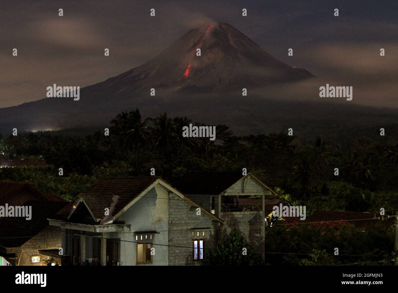 Central Java, Indonesia. 25th Aug, 2021. View of Mount Merapi, Indonesias most active volcano, emits incandescent lava during an effusive eruption from the Kaliurang Village, Srumbung in Central Java on August 25, 2021. (Photo by Devi Rahman/INA Photo Agency/Sipa USA) Credit: Sipa USA/Alamy Live News Stock Photo