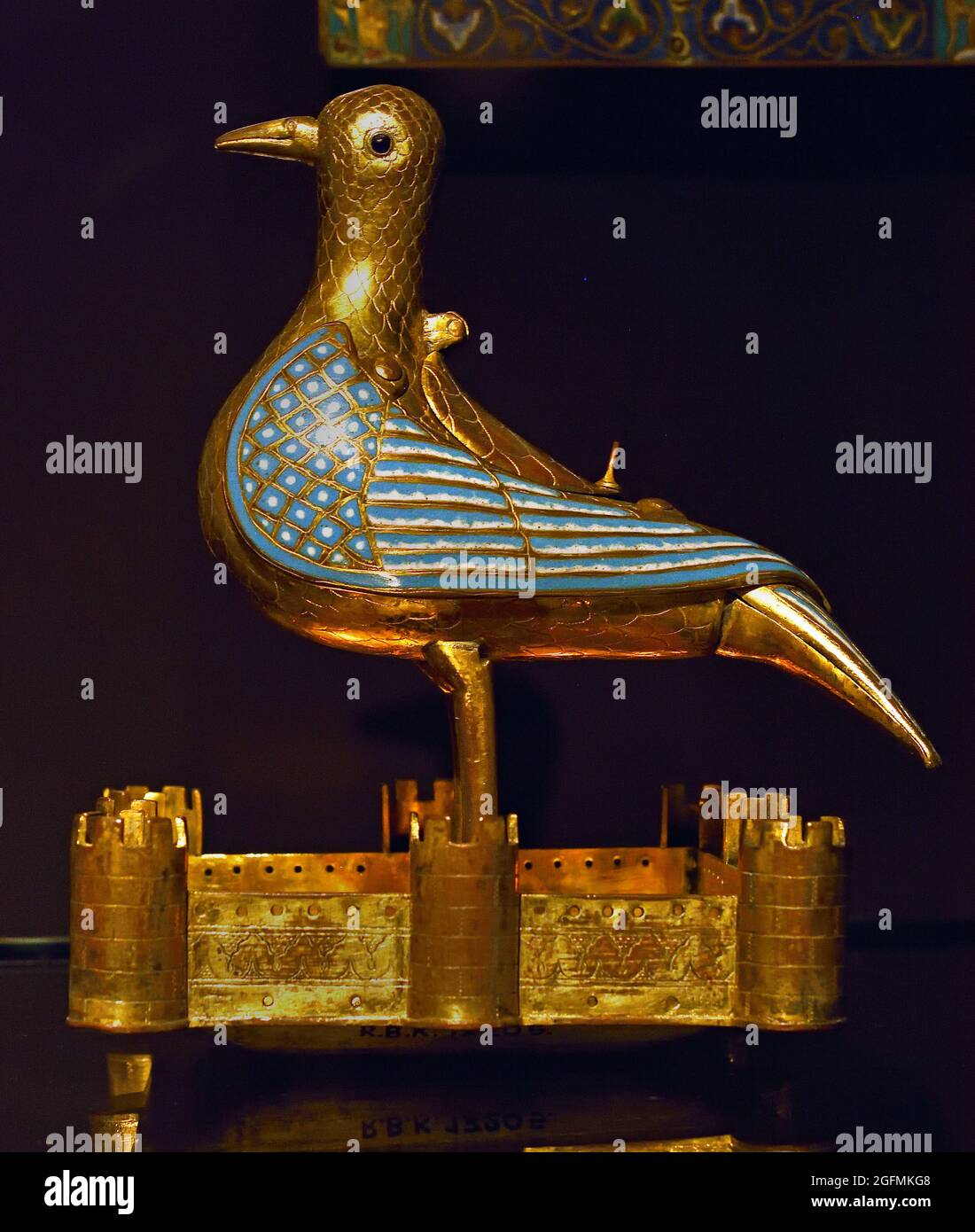 Dove, anonymous, 1225 - 1250, gilding, 22.0cm × 15.9 × 17.9, France, French, (Limoges,  1225–1250, gilded copper, enamel, Communion hosts, were kept in this dove, which was suspended on a chain above , altar as a symbol , Holy Ghost, Eucharistic dove of gilded copper and enamel champlevé, Enamelled are the wings, tail and midfield of the square bowl surrounded ,walls with eight towers in which the pigeon stands ,On the back of the bird a heart-shaped lid, Under the bottom of the bowl an engraved cross,  pigeon, Stock Photo