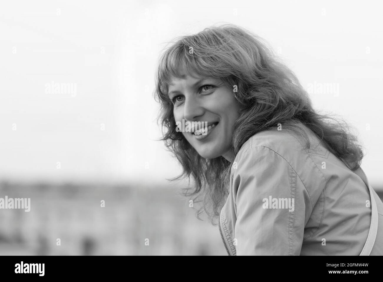 Black and white portrait of a smiling young woman Stock Photo - Alamy