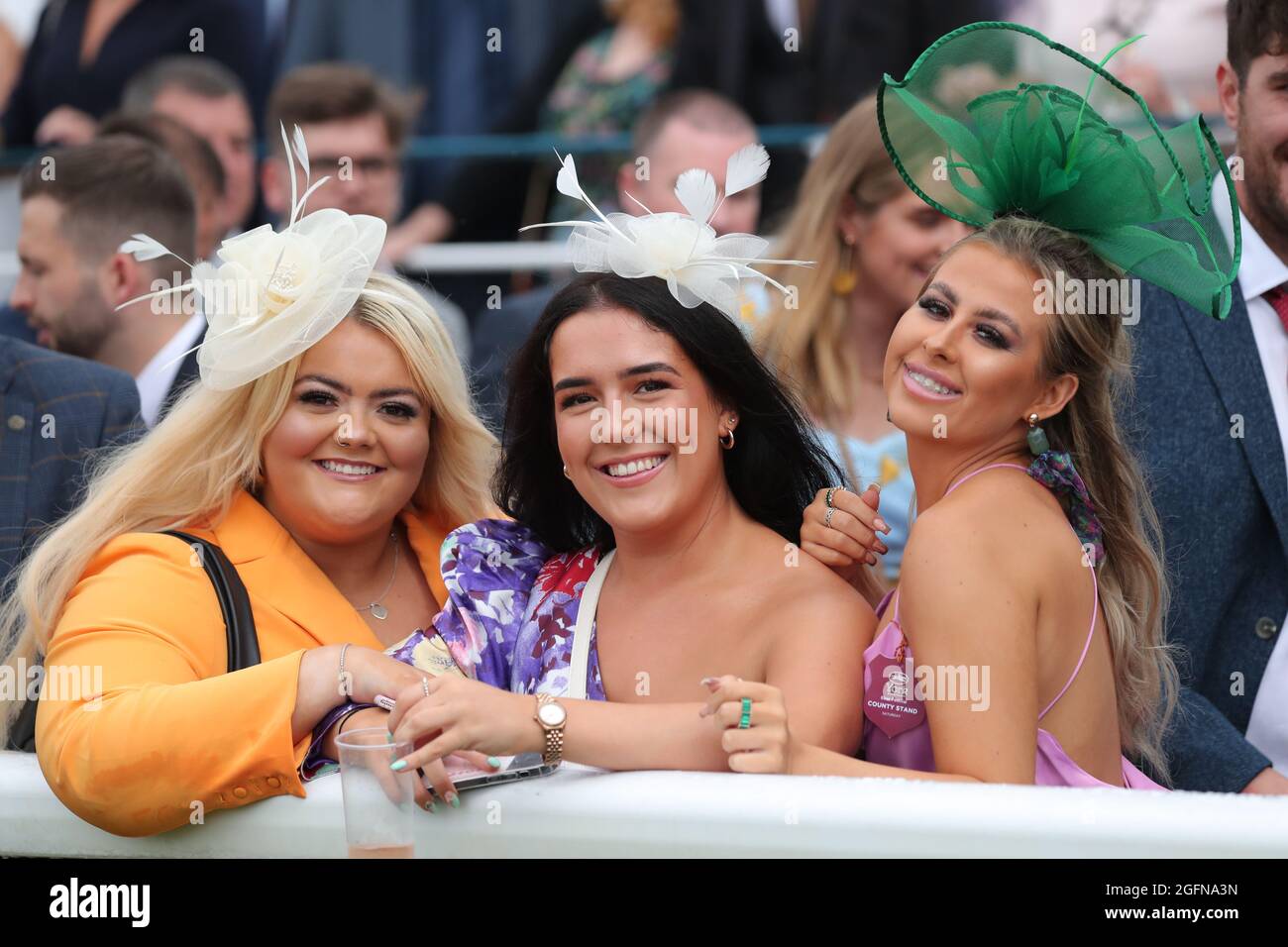 LADIES AT THE RACES, EBOR FESTIVAL 2021 YORK RACECOURSE, 2021 Stock