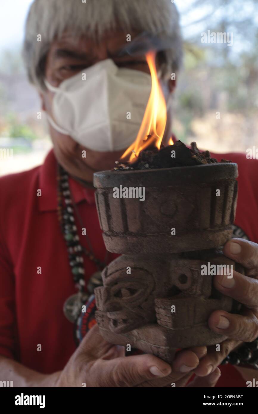Teotihuacan, Mexico. 26th Aug, 2021. A man performs a ritual with ...