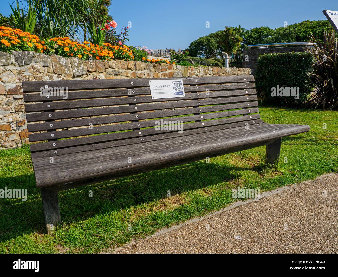 chatty bench, chatty, bench, seat, encourage, tackle, loneliness, encourage, conversation, mental health, support, QR codes, Bude, Cornwall, UK, GB, G Stock Photo