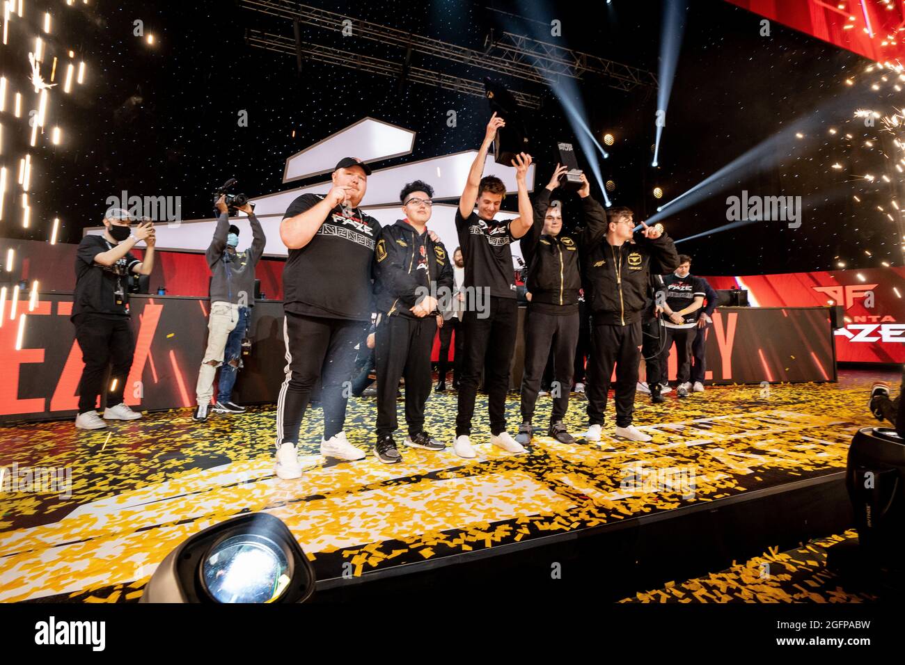 Los Angeles, California, USA. 22nd Aug, 2021. The Atlanta FaZe hold the ...