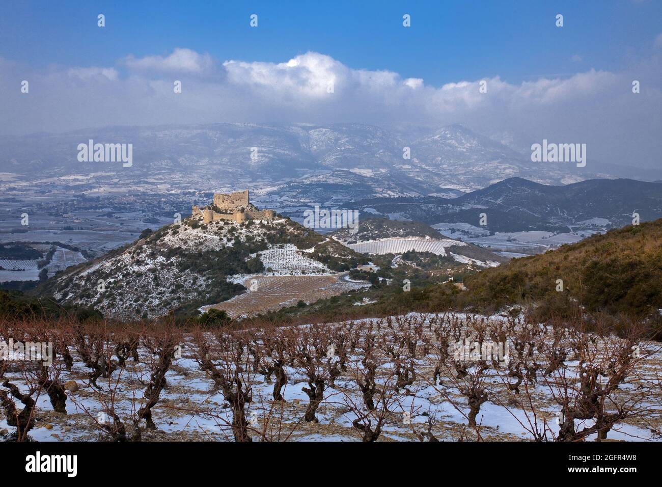 France. Aude (11) Cathar castle of Aguilar under the snow Stock Photo