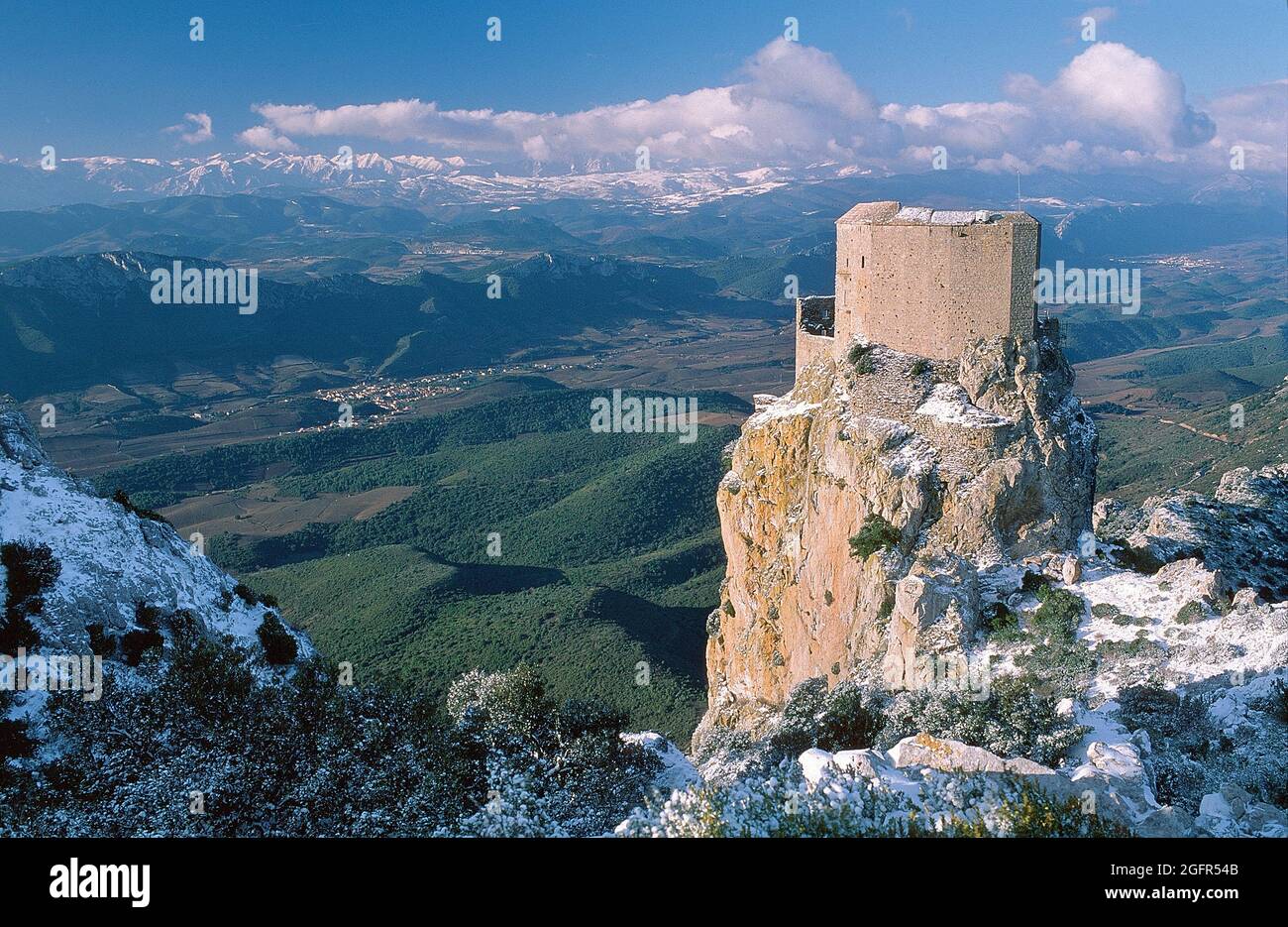 France Aude 11 The Cathar Castle Of Queribus Under The Snow Stock Photo Alamy