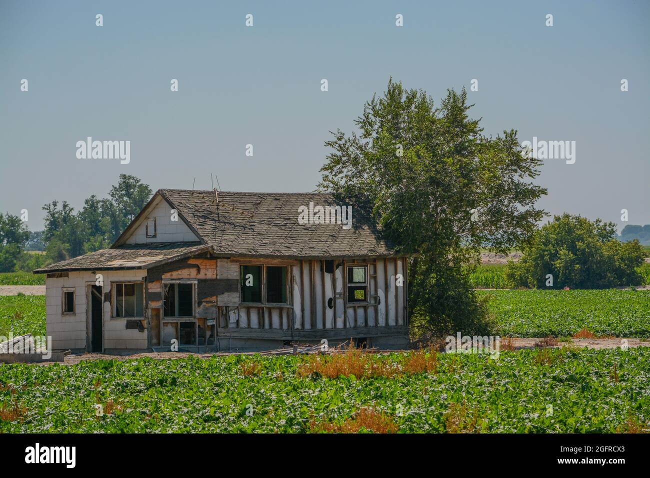 Rundown homes hires stock photography and images Alamy