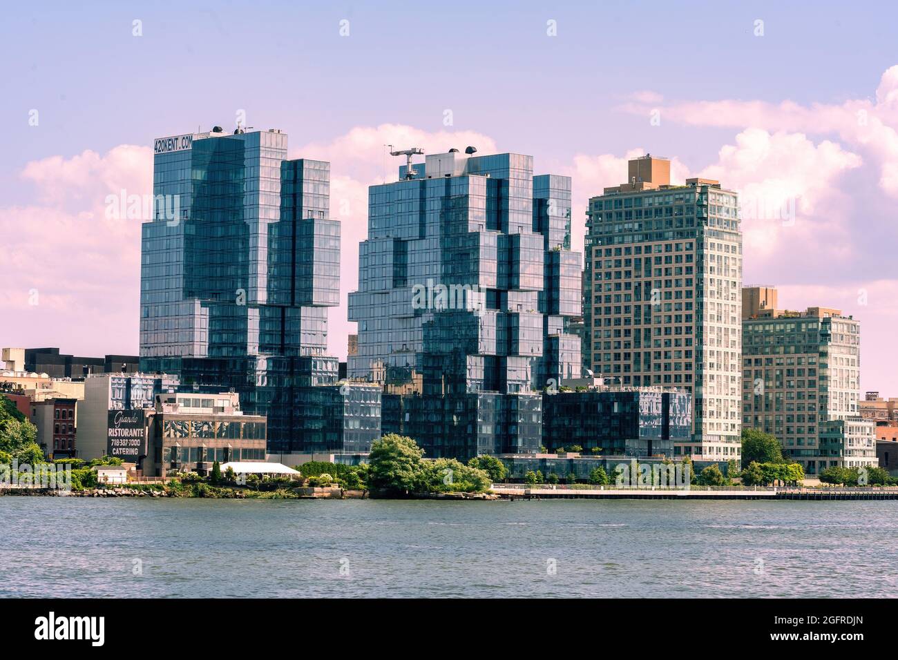 Staggered buildings hi-res stock photography and images - Alamy