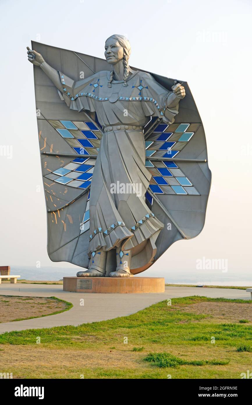 Dignity Statue of Native American women Stock Photo Alamy