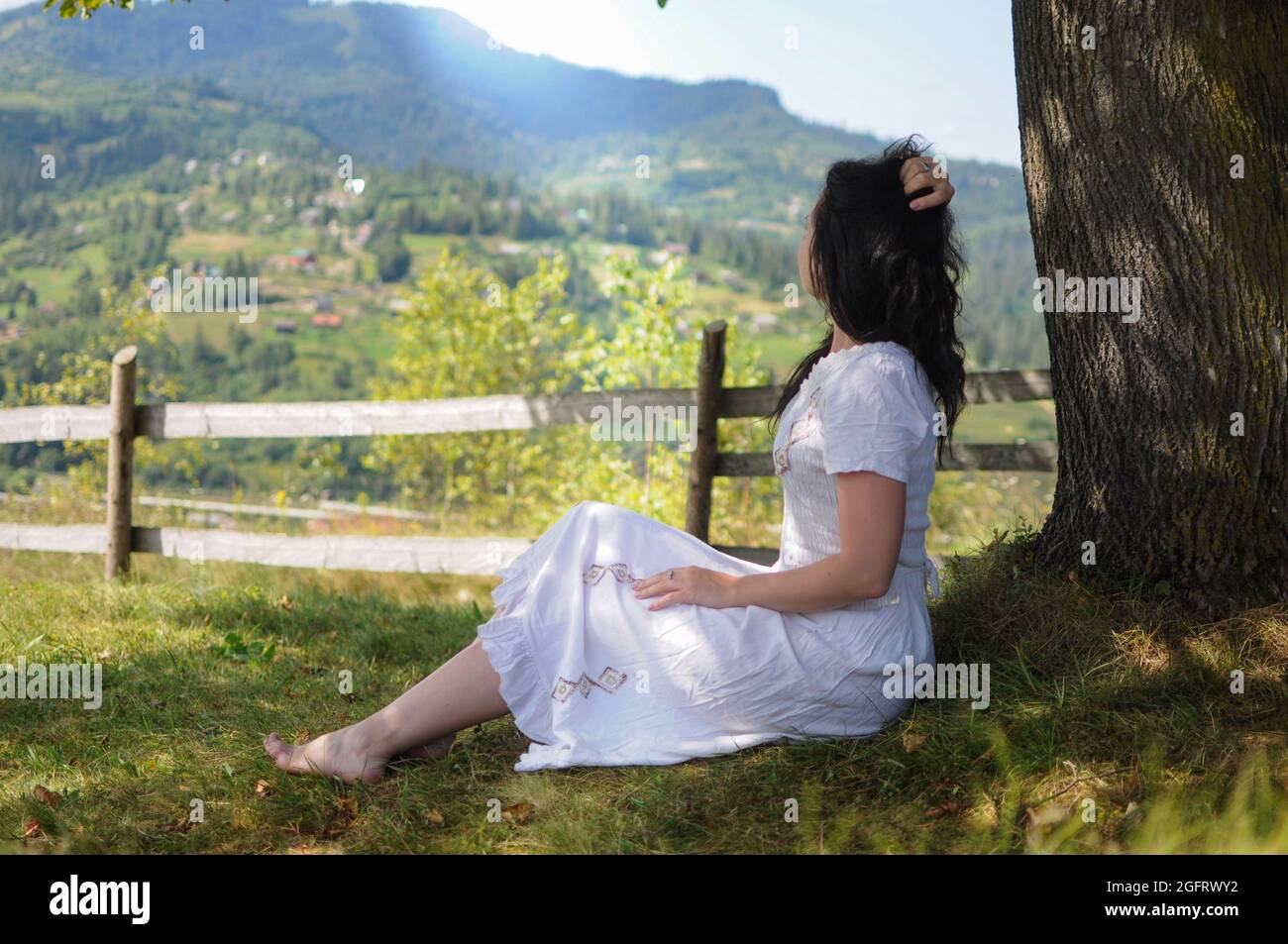 Woman in white dress sitting hi-res stock photography and images - Alamy