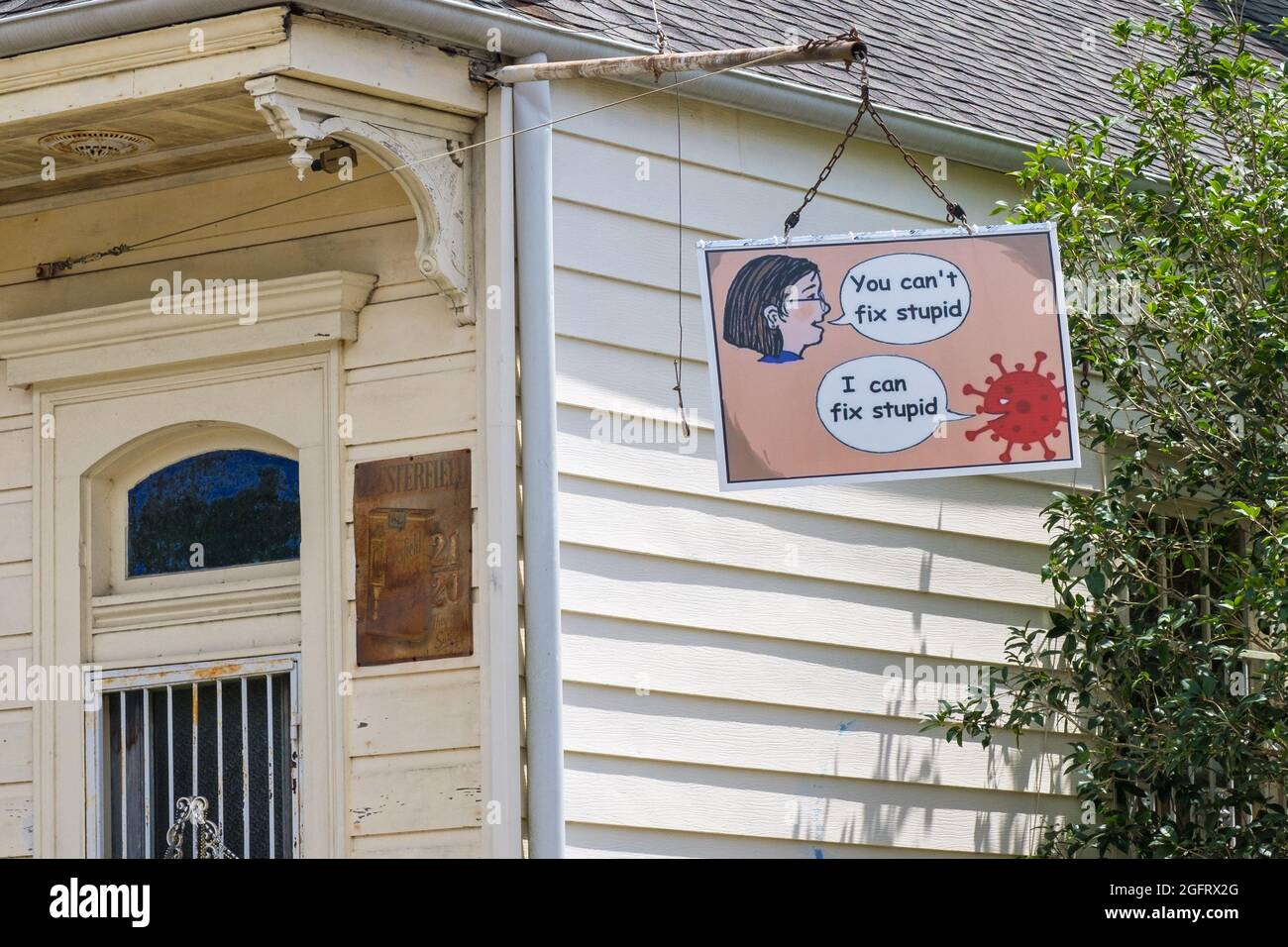 NEW ORLEANS, LA, USA - AUGUST 20, 2021: 'You Can't Fix Stupid' sign in Bywater Neighborhood Stock Photo