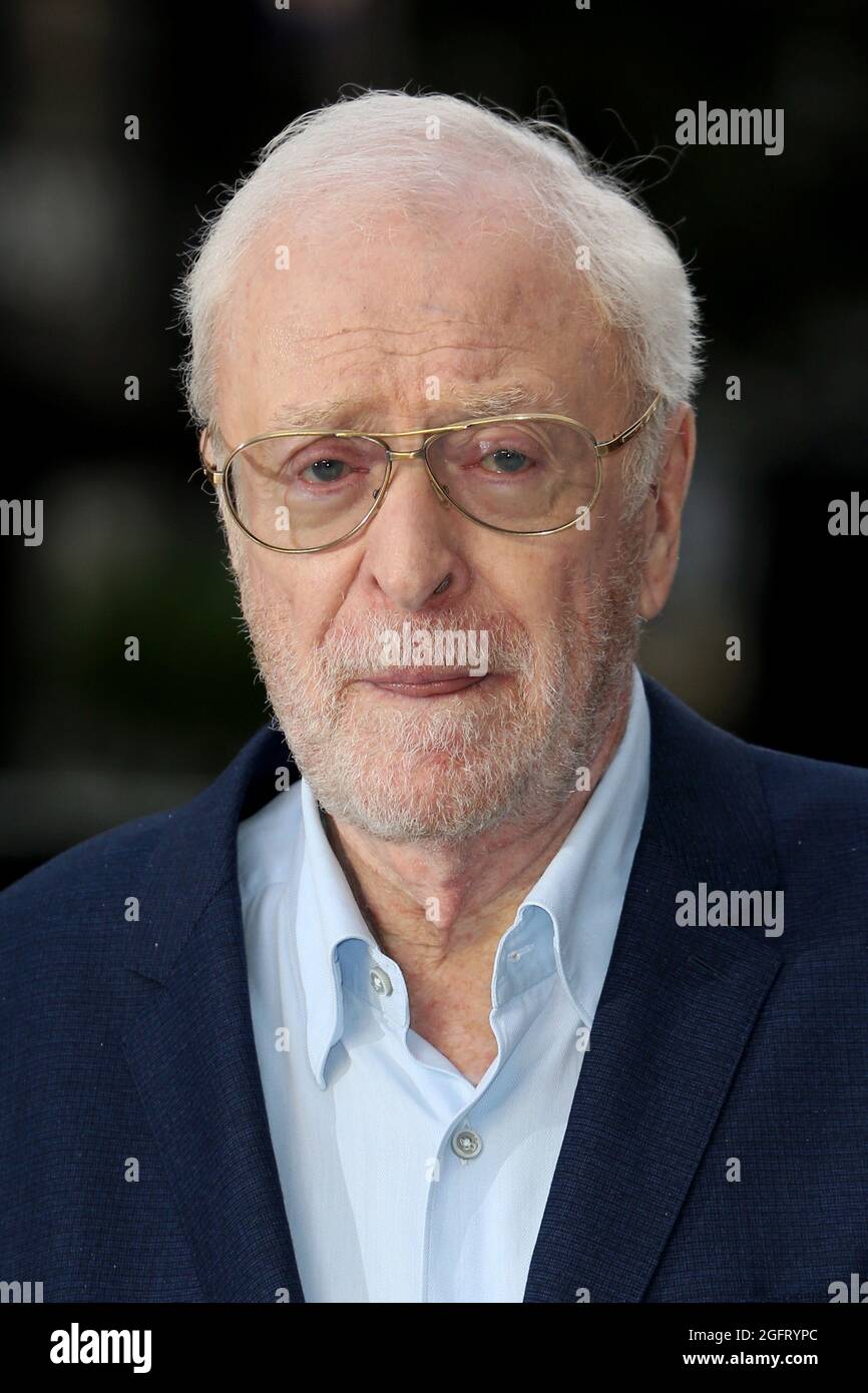 Actor michael cane hi-res stock photography and images - Alamy