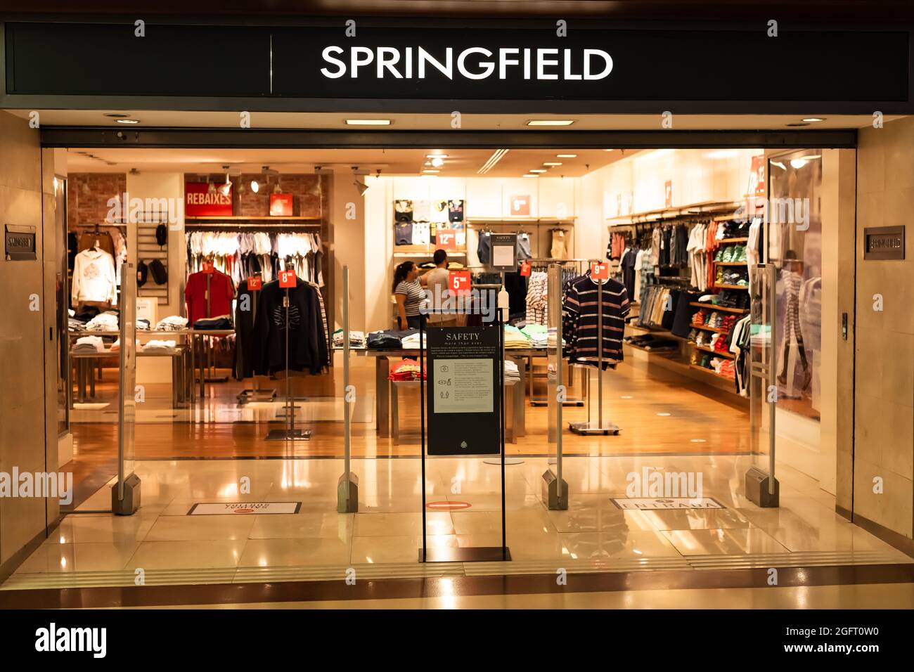 BARCELONA, SPAIN - Aug 04, 2021: Barcelona, Catalonia, Spain - August 4th  2021: Springfield clothing store in shopping mall. Springfield is an  Spanish Stock Photo - Alamy