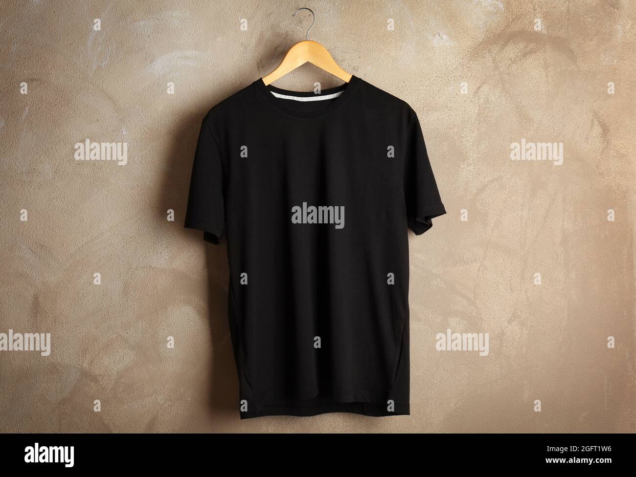 Blank black t-shirt on grunge background Stock Photo - Alamy