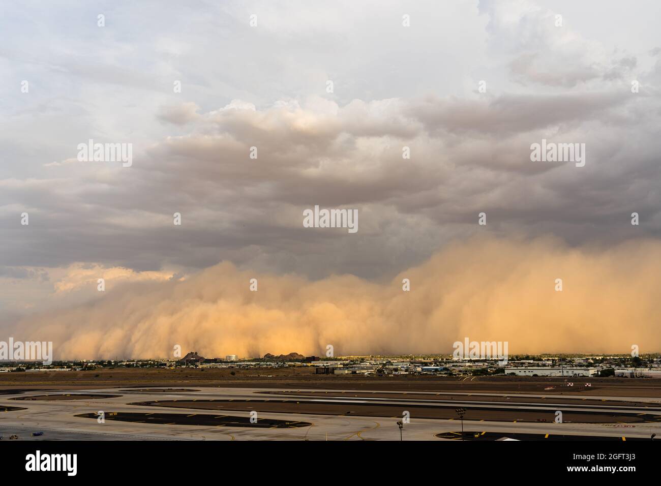 Haboob over Sky Harbor International Airport in Phoenix, Arizona Stock ...