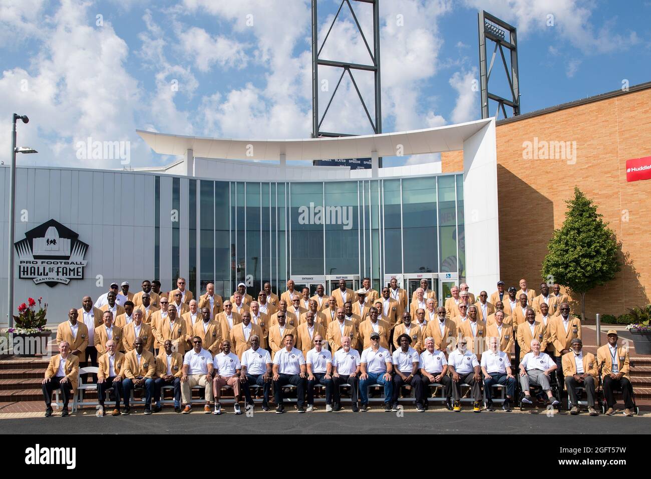 Pro Football Hall of Fame Class of 2020 enshrinees pose with Gold ...