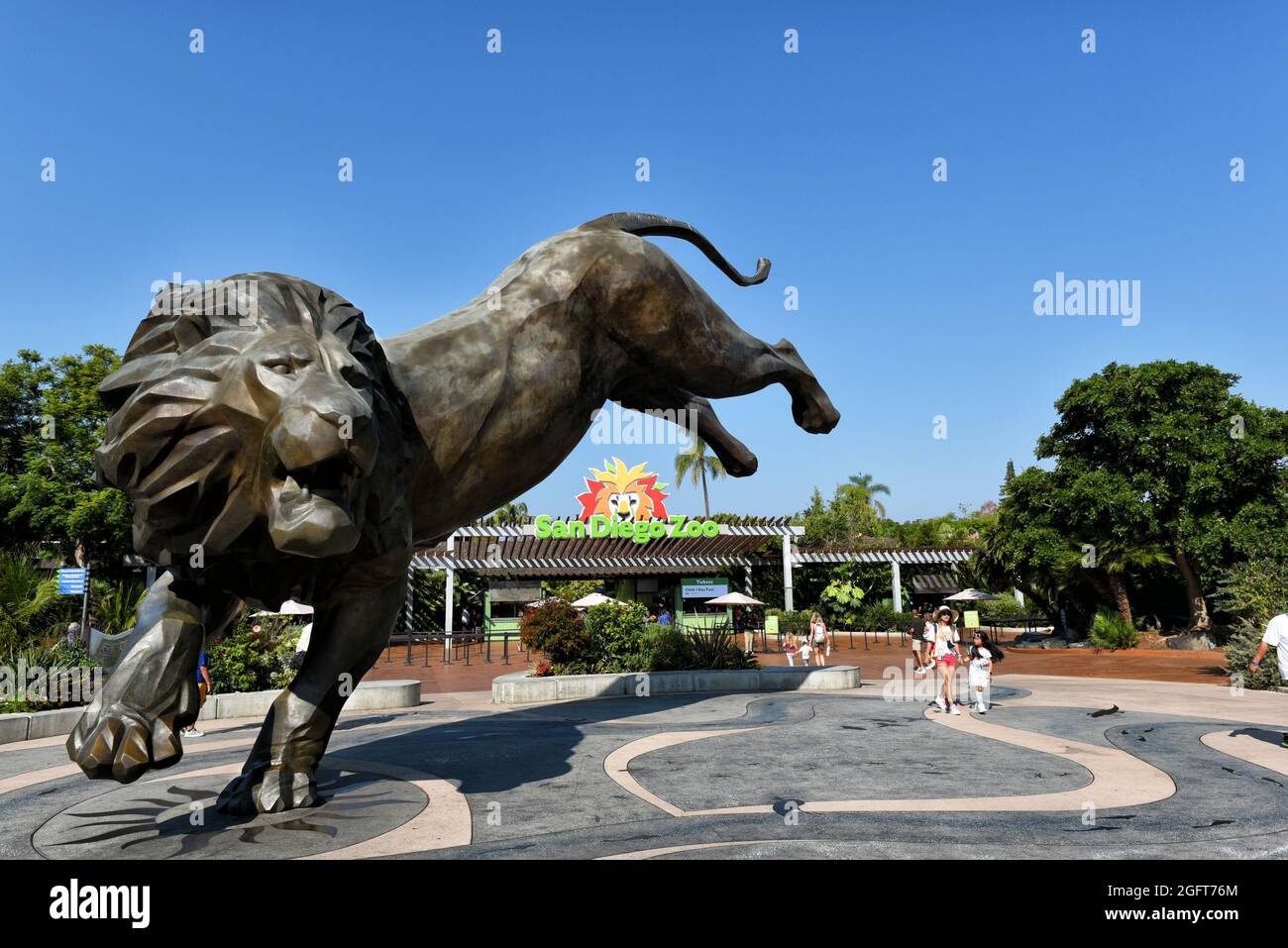 San diego zoo entrance lion hi-res stock photography and images - Alamy