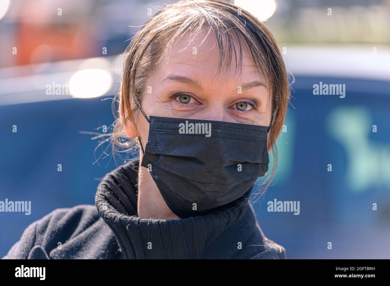 Portrait mask black woman hi-res stock photography and images - Alamy