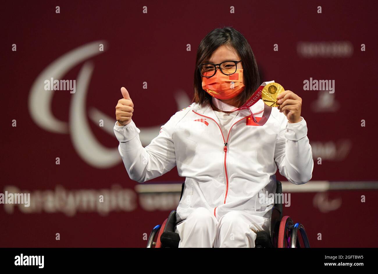 China's Dandan Hu celebrates on the podium after winning the Women's ...