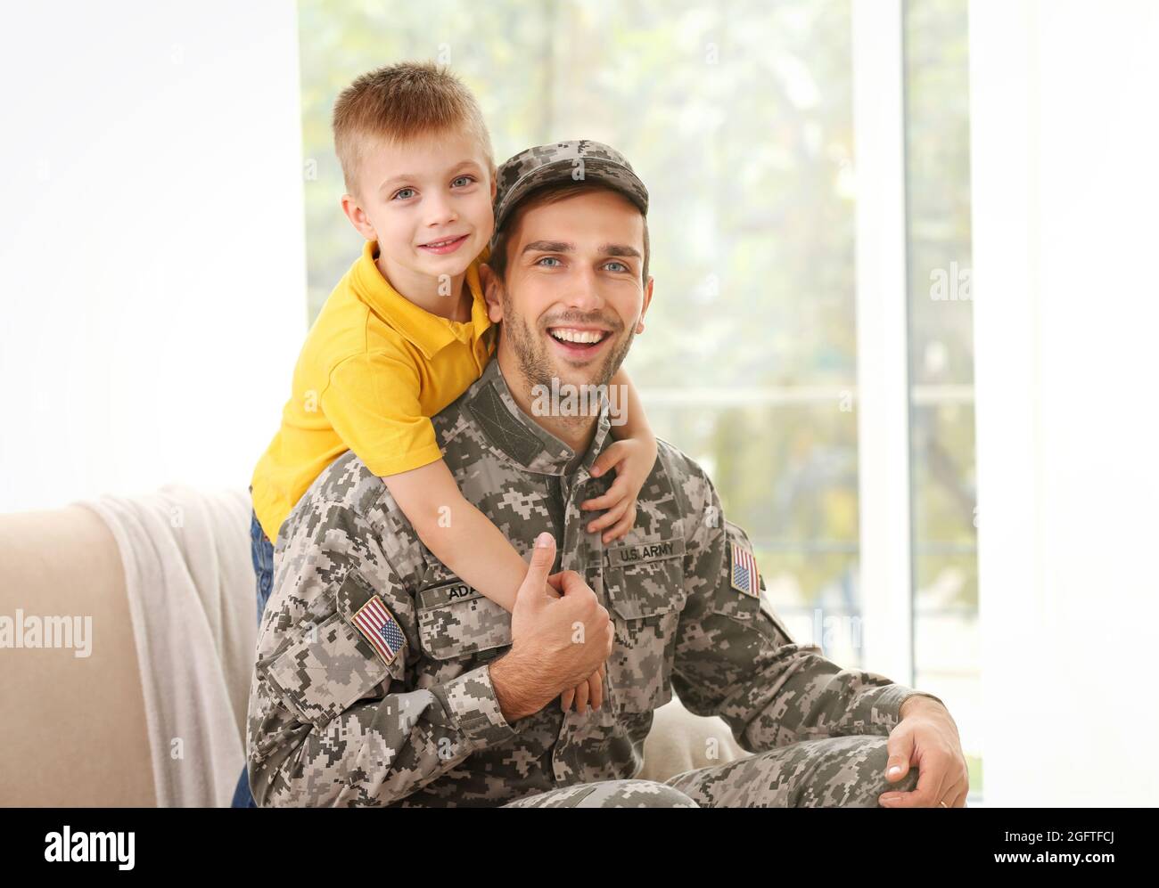 Soldier reunited with his family Stock Photo Alamy