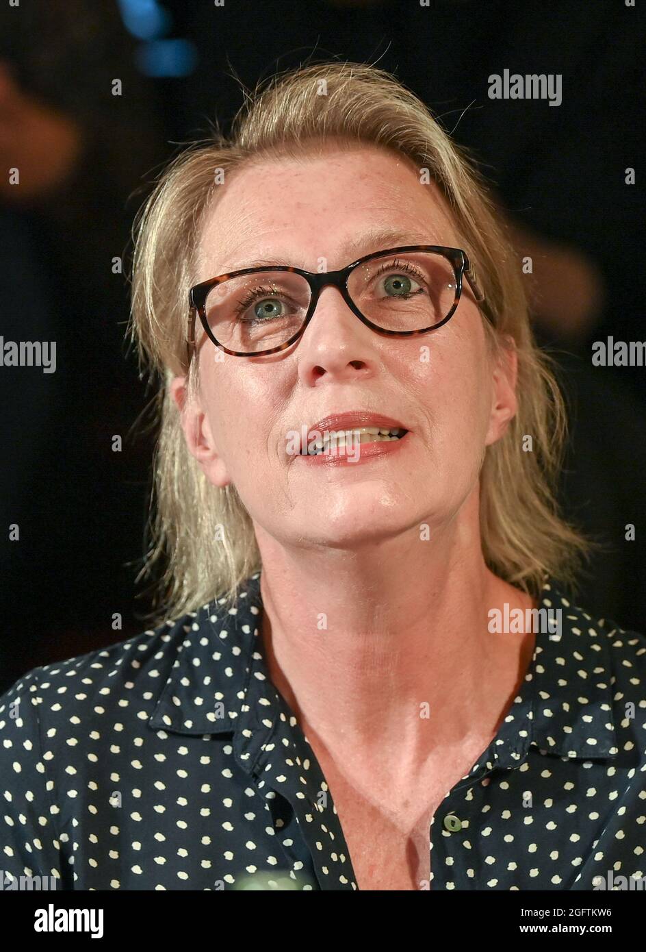 Maria hartmann hi res stock photography and images Alamy