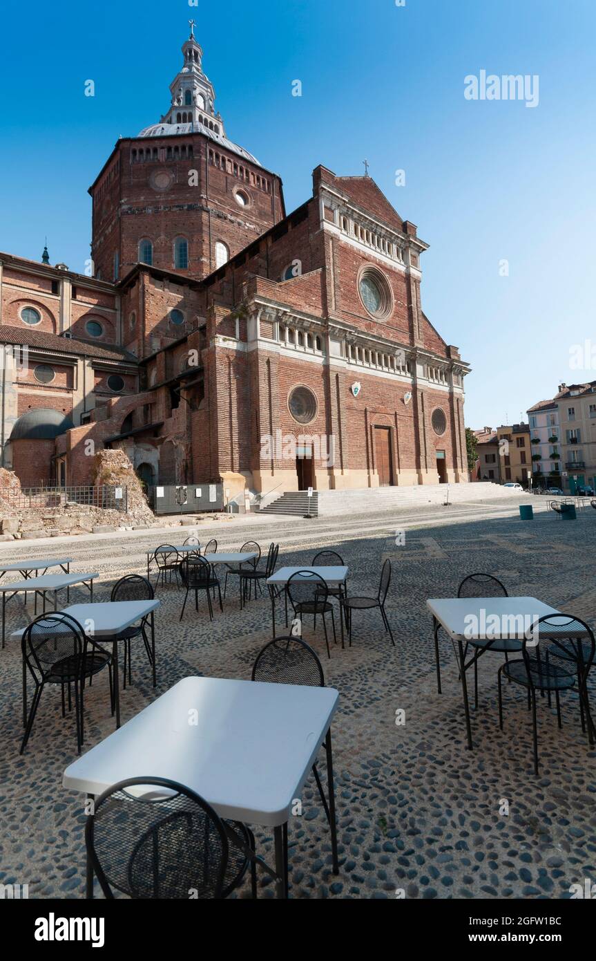 Italy, Lombardy, Pavia, Piazza del Duomo Square, Cathedral of Saint Stephen Stock Photo