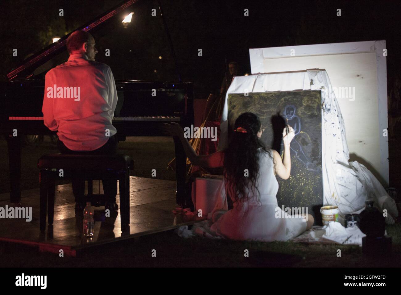Page 3 Comic Singer High Resolution Stock Photography And Images Alamy