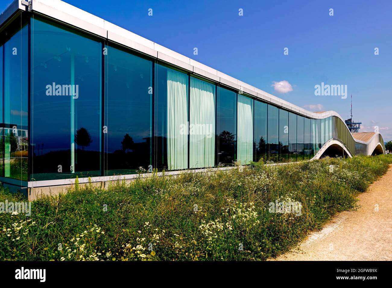 Campus of EPFL Ecole Polytechnique Fédérale de Lausanne, the Rolex Learning  Center designed by the internationally acclaimed Japanese architectural pr  Stock Photo - Alamy