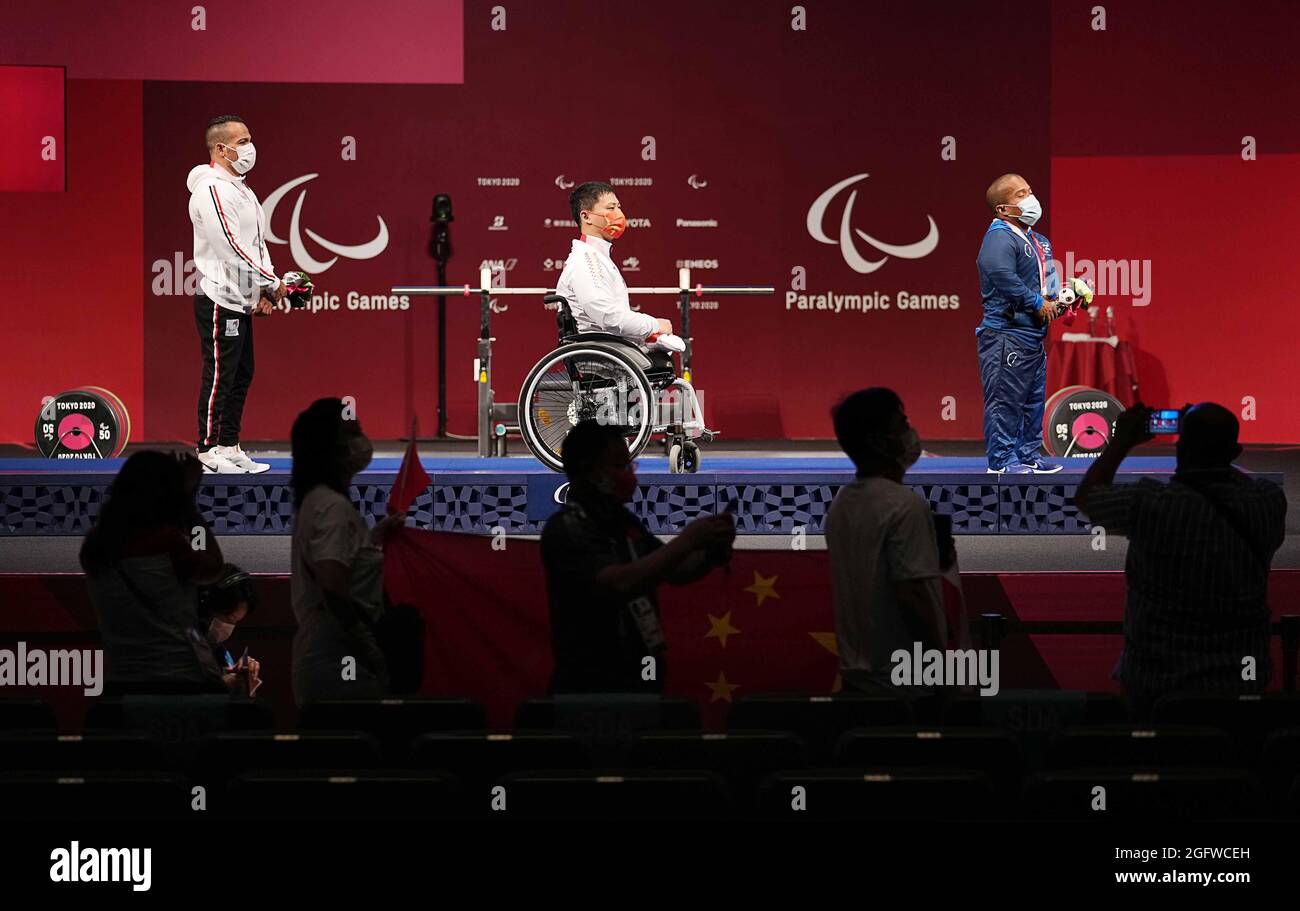 Tokyo, Japan. 27th Aug, 2021. Silver medalist Osman Sherif (L) of Egypt, gold medalist Qi Yongkai (C) of China and bronze medalist Herbert Aceituno of El Salvador attend the awarding ceremony of the men's 59kg final of powerlifting event at the Tokyo 2020 Paralympic Games in Tokyo, Japan, Aug. 27, 2021. Credit: Xiong Qi/Xinhua/Alamy Live News Stock Photo