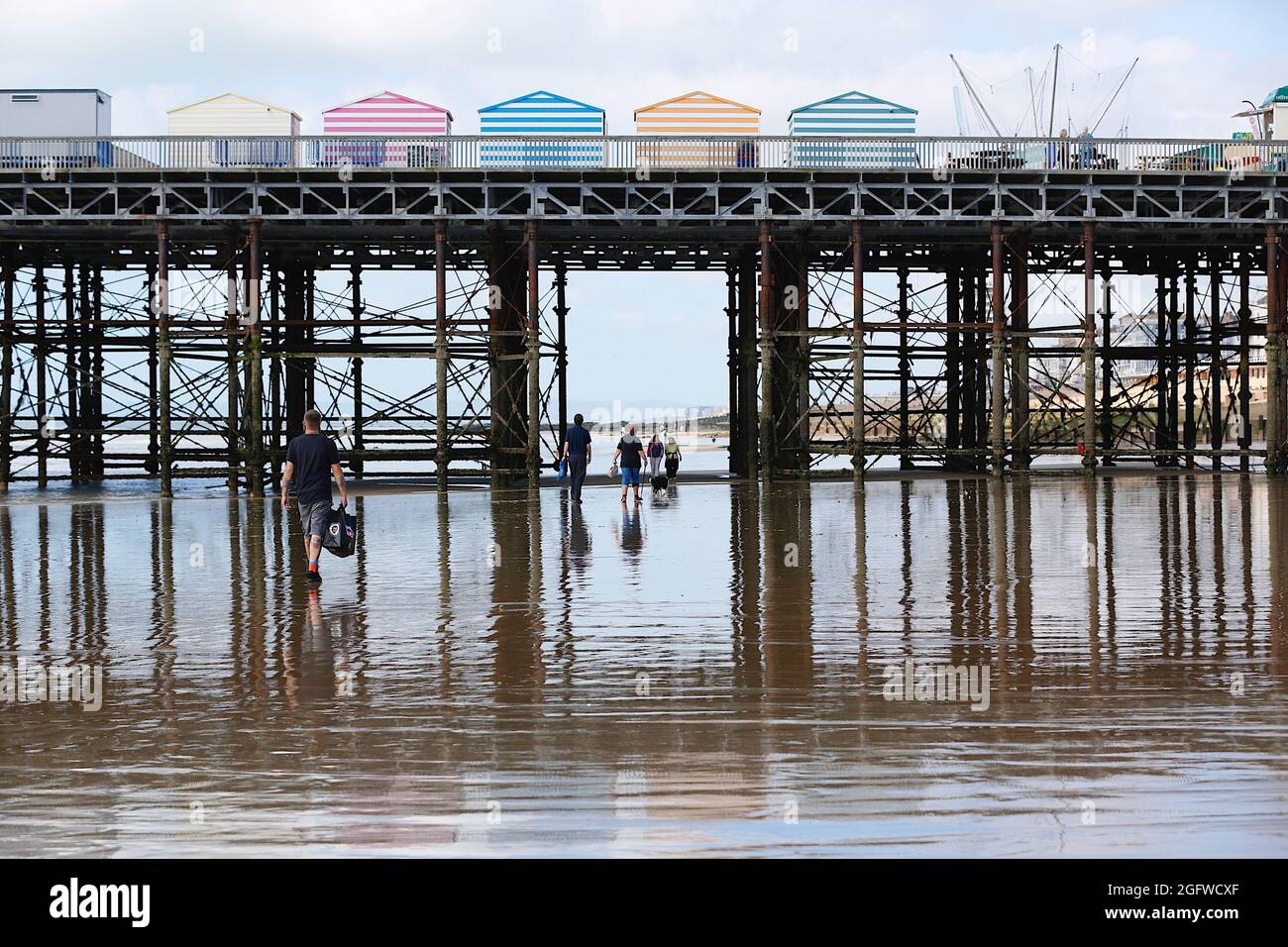 Hastings, East Sussex, UK. 27 Aug, 2021. UK Weather Sunny intervals in