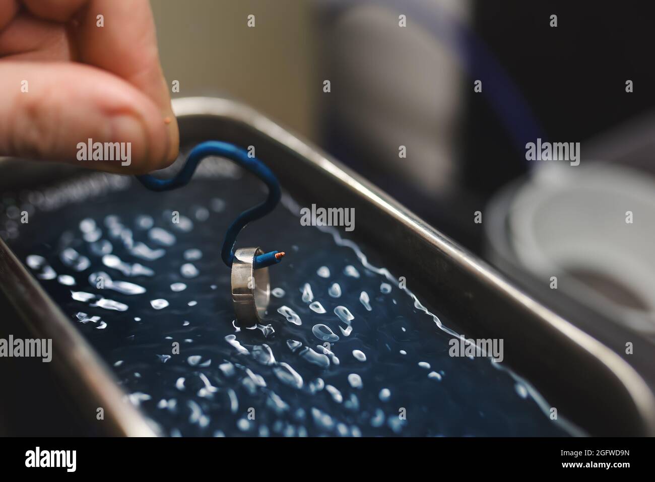 Ultrasonic cleaning bath hi-res stock photography and images - Alamy