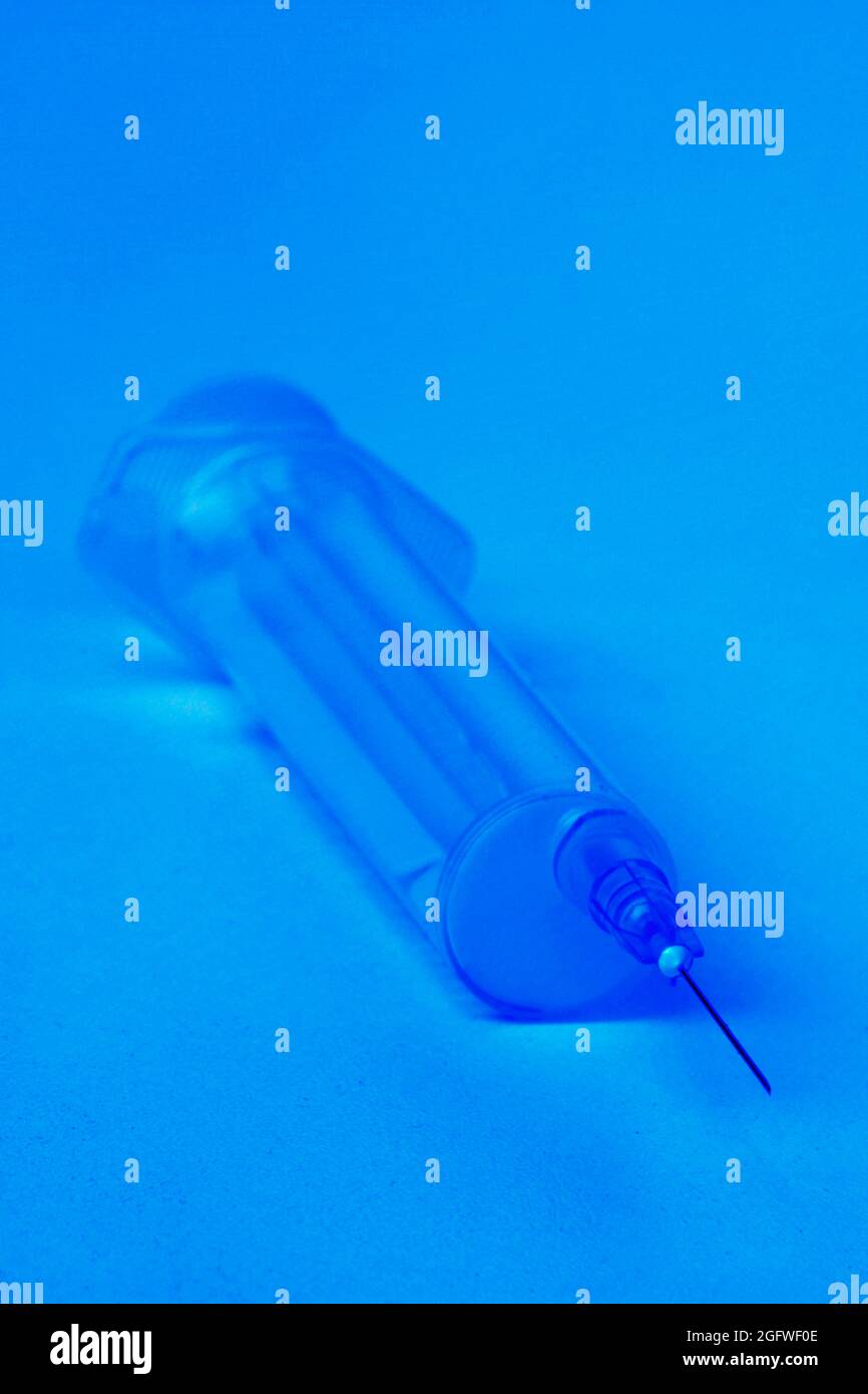 Injection needles hi-res stock photography and images - Alamy