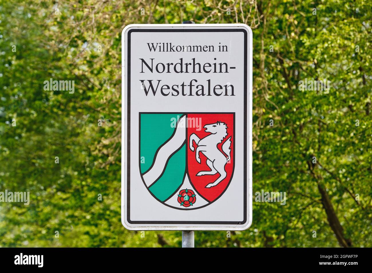 Sign 'Willkommen in Nordrhein-Westfalen' (welcome to North Rhine-Westphalia), federate state border, Germany, North Rhine-Westphalia, Selfkant Stock Photo