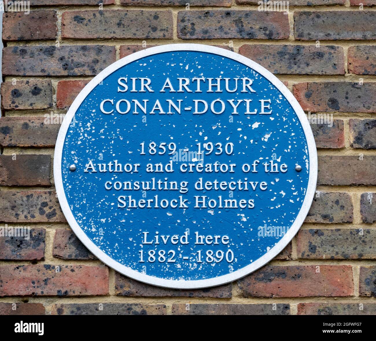 Commemorative historic blue plaque on Bush House, Elm Grove, Southsea, Portsmouth, where Sir Arthur Conan-Doyle lived 1882 - 1890. Stock Photo
