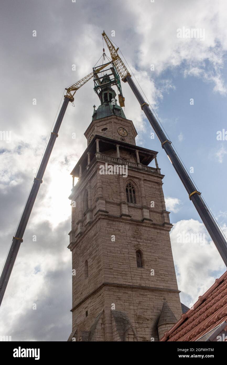 Abbau der Kirchturmspitze der Marktkirche St. Bonifacii in Bad Langensalza Stock Photo