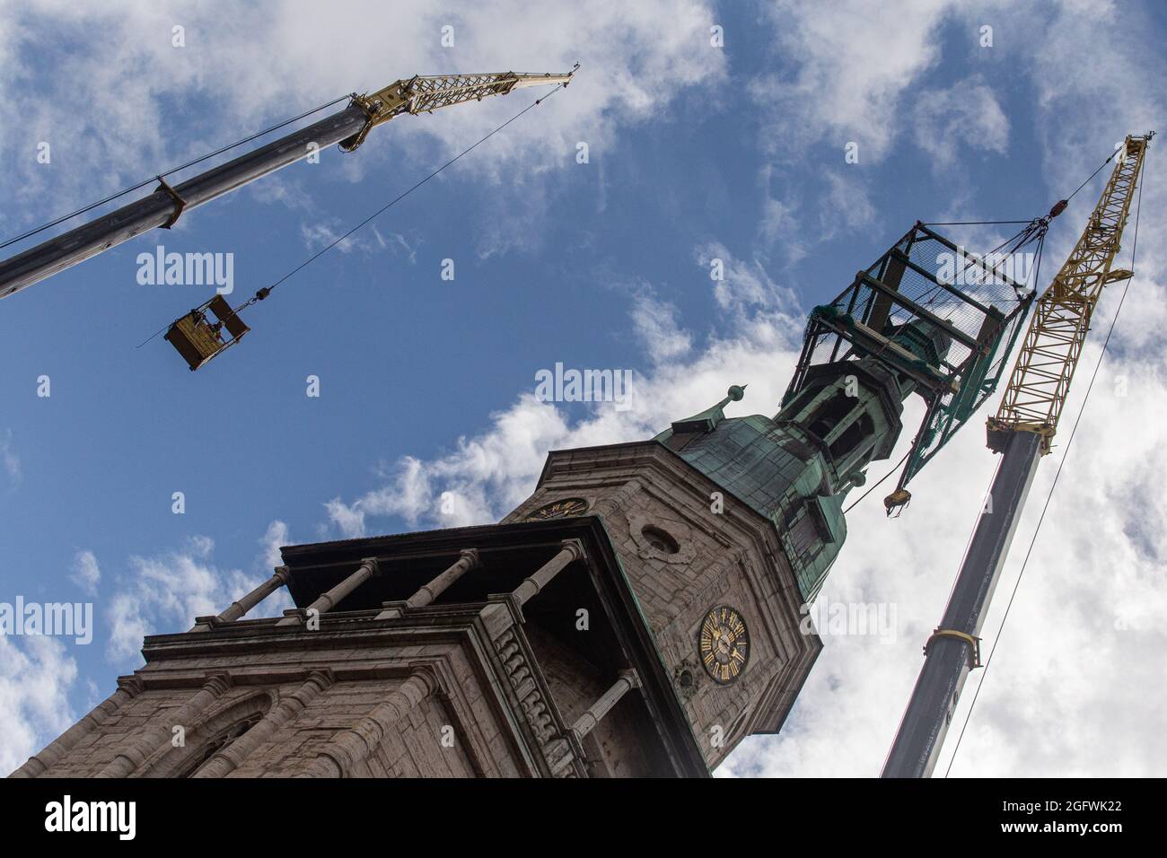 Abbau der Kirchturmspitze der Marktkirche St. Bonifacii in Bad Langensalza Stock Photo