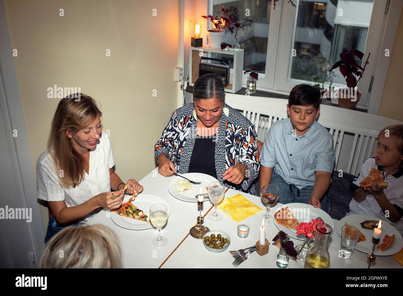 Family having dinner table hi-res stock photography and images - Alamy