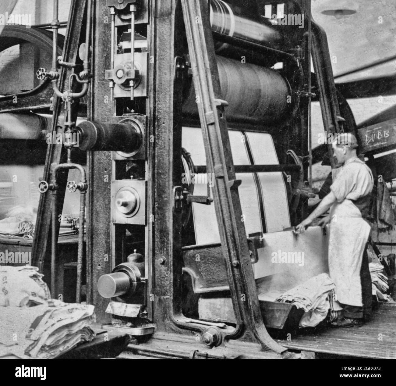 Early 20th century giant rollers in a Belfast Irish Linen Factory, Northern Ireland. From the 17th century, Ulster produced superior quality flax seed when 1685, Louis Crommelin – a French linen weaver – was invited to Northern Ireland by William, Prince of Orange to reform the Irish linen industry. By the late 18th century, Belfast, during the Industrial Revolutio became the biggest producer of linen in the world, leading to the city being nicknamed ‘Linenopolis’. Stock Photo