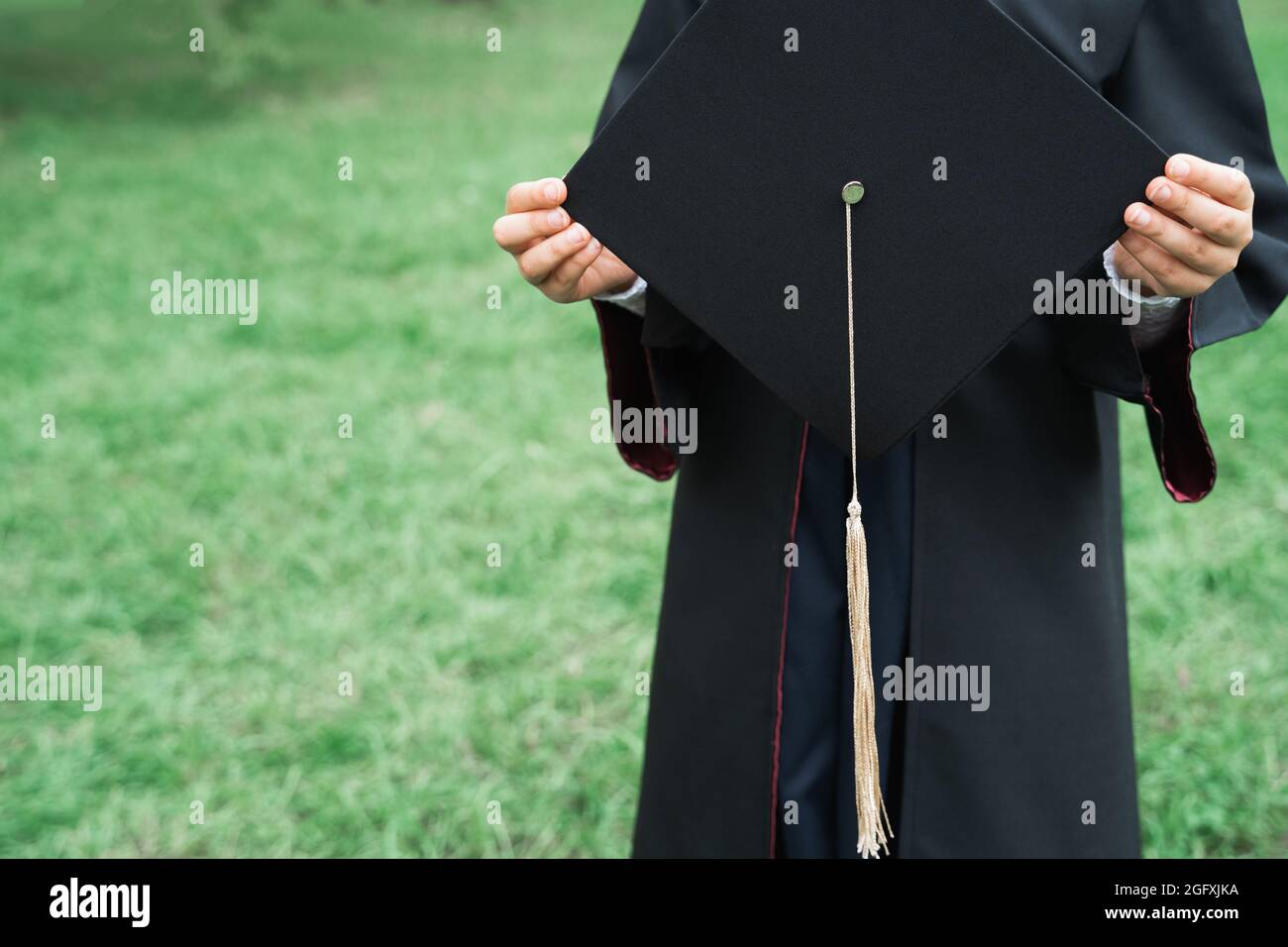 clothing symbol for a graduate of oxford