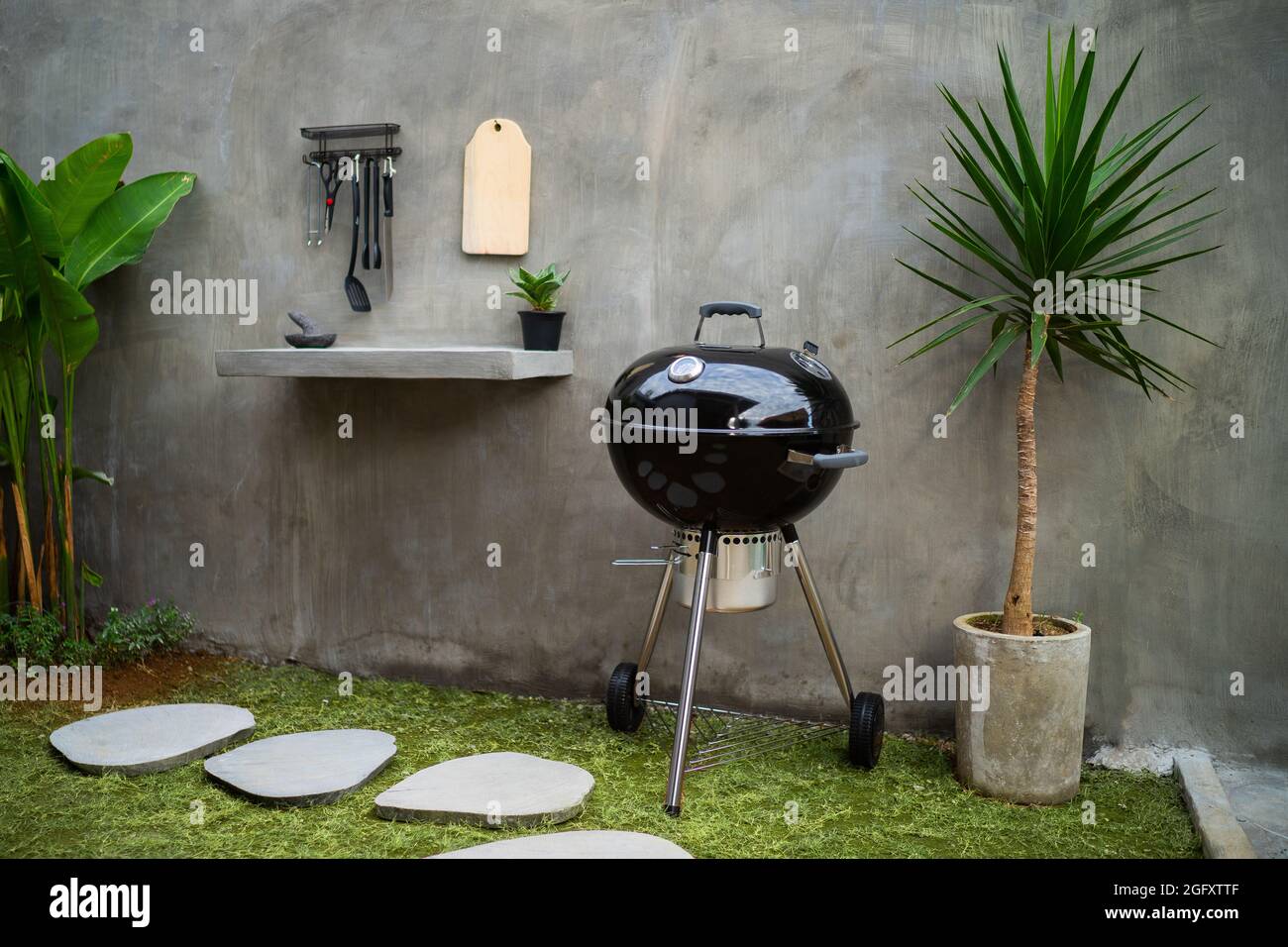 Outdoor oven garden black hi-res stock photography and images - Alamy