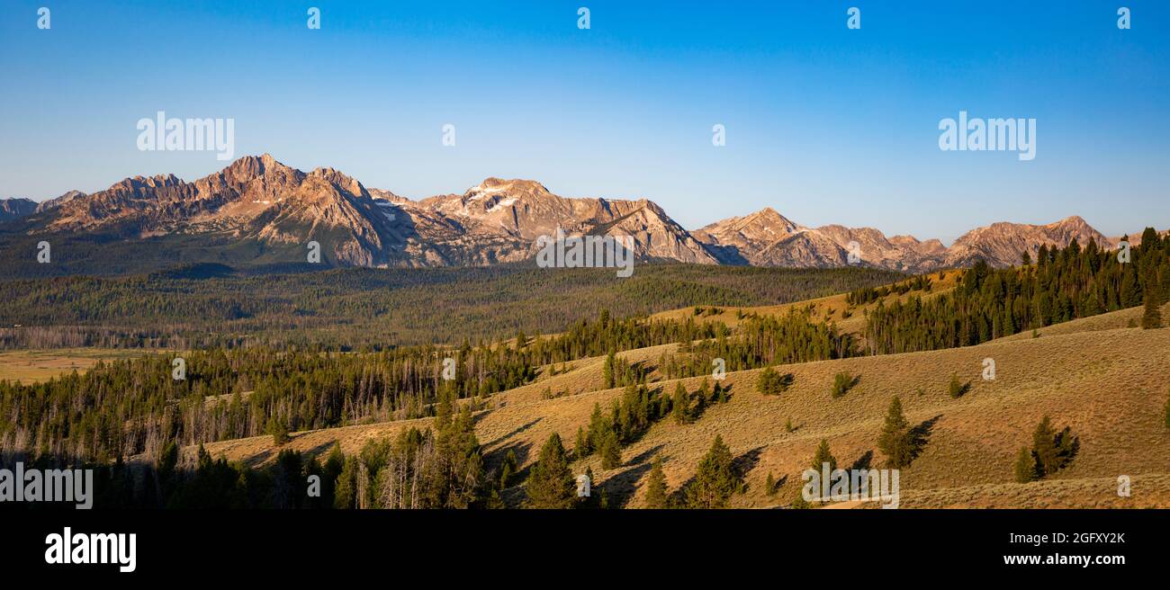 ID00854-00...IDAHO - Panoramic view of the northern half of the Sawtooth Range and the Valley Creek Valley, Stock Photo