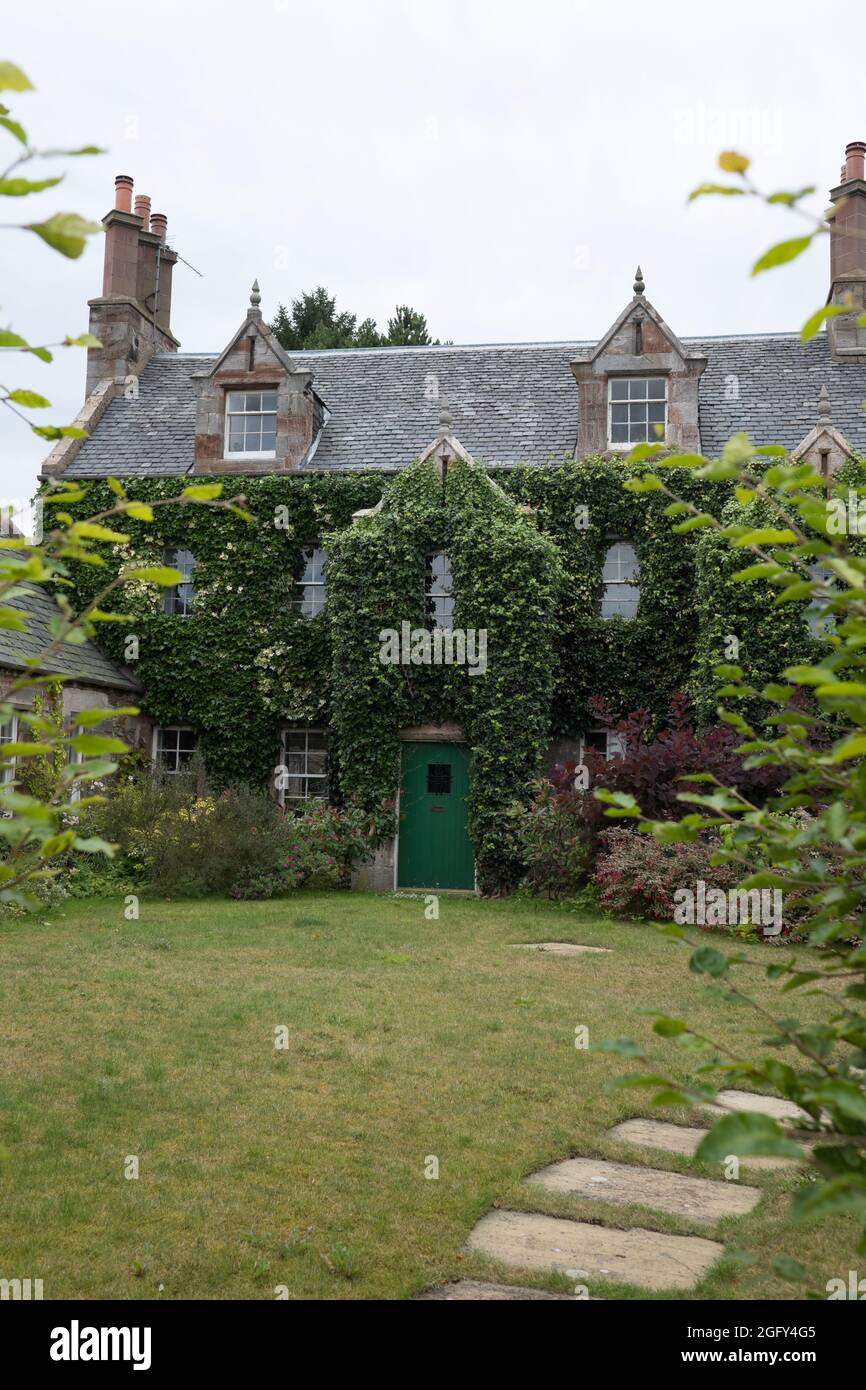 Detached house scotland hires stock photography and images Alamy