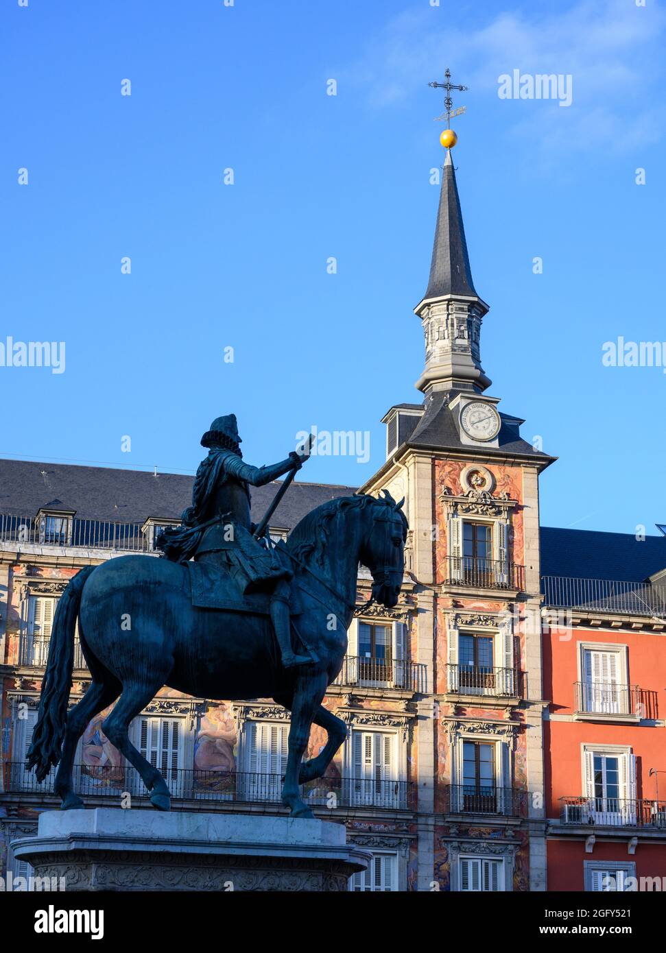 Equestrian statue of Philip III with the Casa de la Panaderia in the background in the Plaza Mayor, central Madrid, Spain. Stock Photo